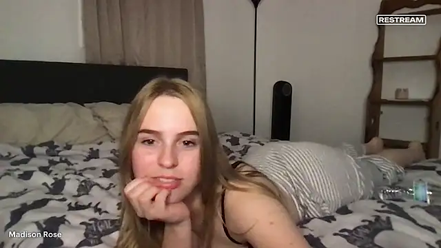 Itsmadisonrosee - titty flash 🍒