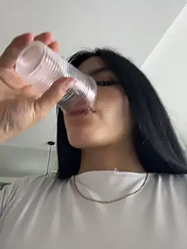 Taylor_Ec - FULL NAKED and STYLE DOGGY