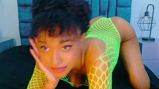 AmaraMonet - Wet oil massage on my round ass