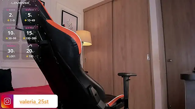 Valeriia25_ - BOUNCING MY NAKED ASS IN YOUR FACE
