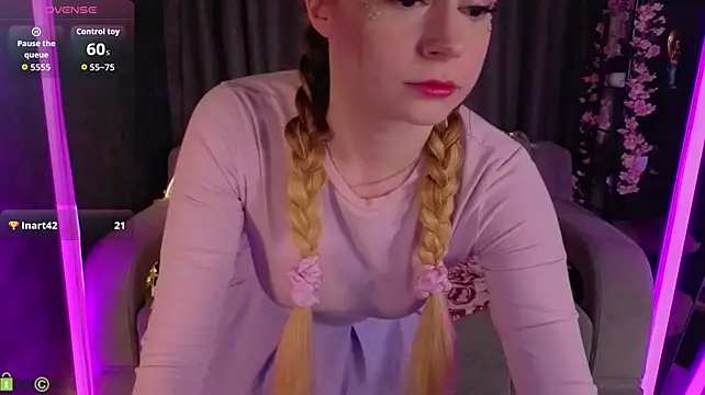 Amy_Davesss - oil on titties