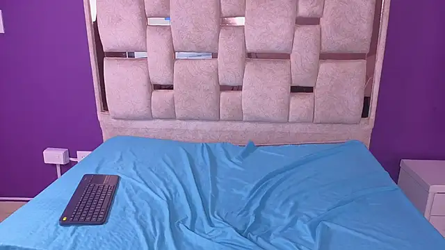 LILA_START - "I rub my pussy over the thong. 😈