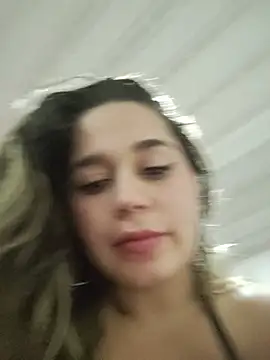 LaurenWelly_ - Give me a kiss 🥰