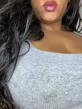 Bea3liz - Show ass with plug