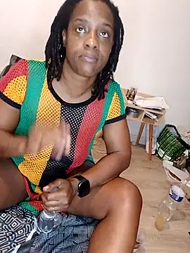 Poum_Antillaise - Me retrouver nue + écarte tes fesses