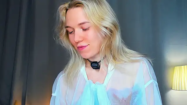 DianeHonnette - I'm playing with my tongue
