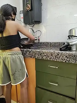 Mini-cutie - Kitchen in nude dance