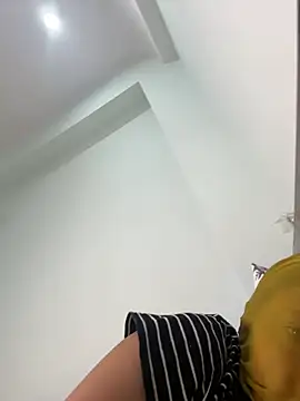 Miss_kanika76 - Buy new leptop