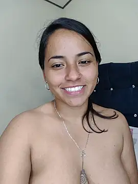 Malliah_killiam - Boob show with oil 🍒🥵