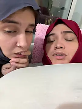 Sweetmuslim01 - spitting milk on Sofia's ass 🥛🥵