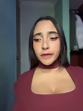 AmberOficiall_ - Spit boobs 😋
