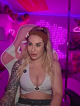 Laurenlotus - TITS OUT 10 MIN AND SPIT PLAY! 👅😈