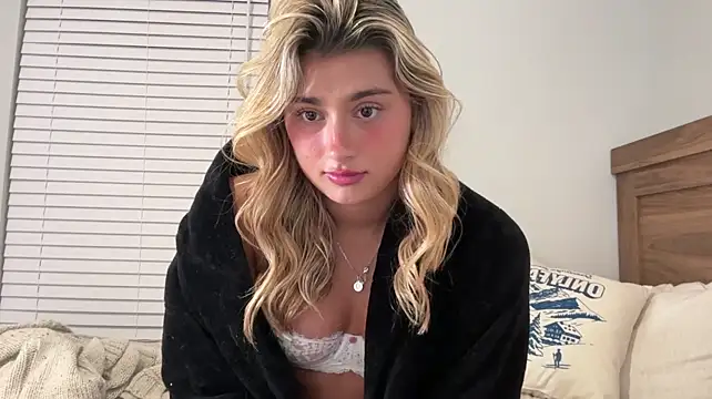 Zoeycaldwellxo - Tease myself over panties