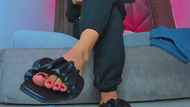 BriaConner_ - MASTURB MY COCK WITH YOUR FEET, BRIA 🔥
