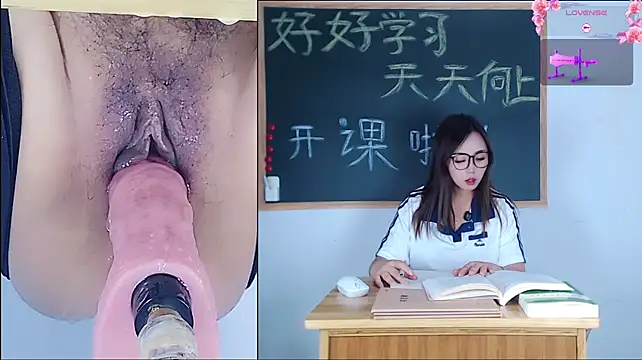 Juzi1213 - 超级学妹喜欢课堂上的刺激喷水