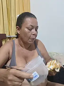 AnittaTettona - Show tits
