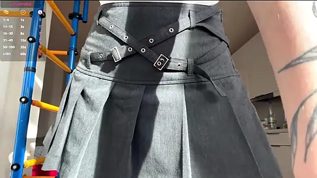 MarylandMendrin - Tease my ass under mu jeans