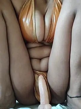 Desi_Bhabi_01 - Boobs oil