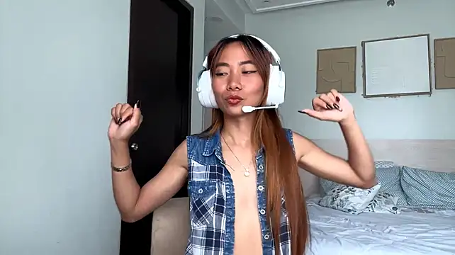 PiaSwida - Take off shorts