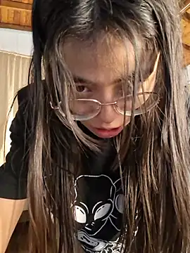 Elizabeth_Parker_Of - naked + spits boobs