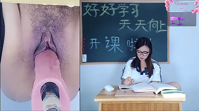 Juzi1213 - 超级学妹喜欢课堂上的刺激喷水
