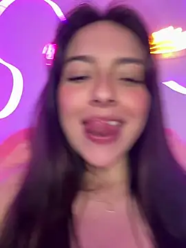 Yovng___Lau - Fingers my pussy