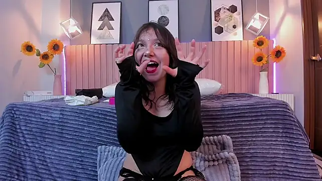 Nina_Ford - blowjop + show tits