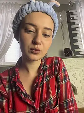 KiraSakura - TWERK WITHOUT PANTS