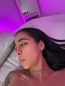 Sophierooy22 - very wet kiss +lots of saliva