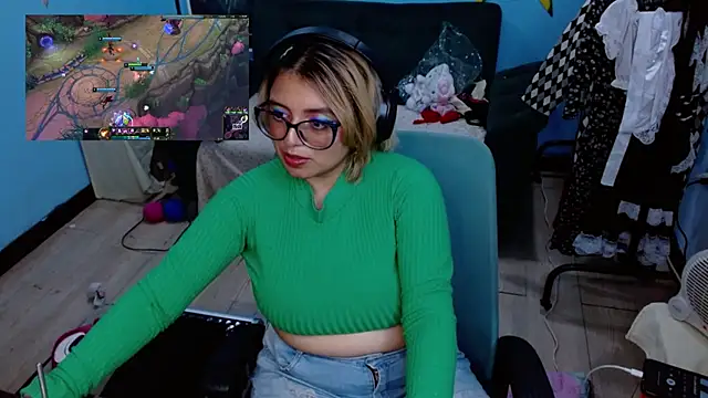 Ohmysqueak - show boobs uwu