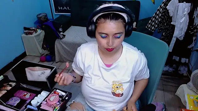 Ohmysqueak - show boobs uwu
