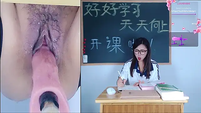 Juzi1213 - 超级学妹喜欢课堂上的刺激喷水