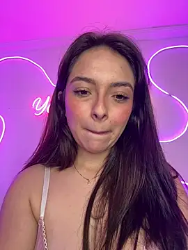 Yovng___Lau - Fingers my pussy