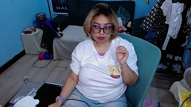 Ohmysqueak - show boobs uwu