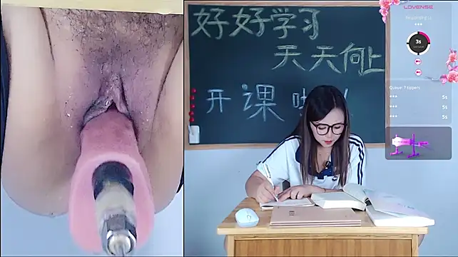 Juzi1213 - 超级学妹喜欢课堂上的刺激喷水