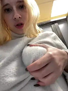 Michelle_lovique - TAKE OFF MY TOP RIGHT HERE!!