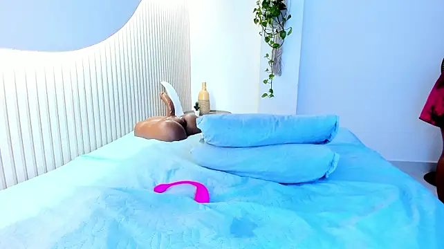 Luna_Tylor - finger in the ass