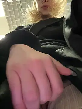 Michelle_lovique - TAKE OFF SKIRT + SLAP MY PUSSY CLOSE UP!