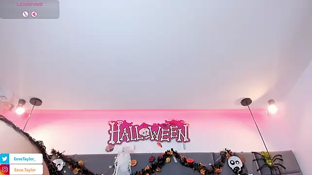 Eevee_Taylor - Play with Pussy lips 🔥🔥