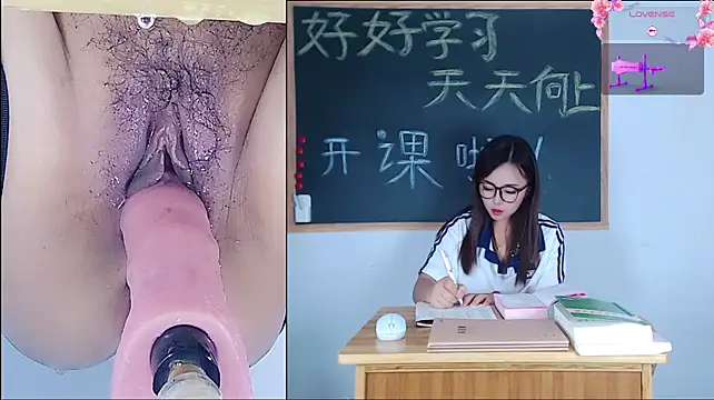 Juzi1213 - 超级学妹喜欢课堂上的刺激喷水