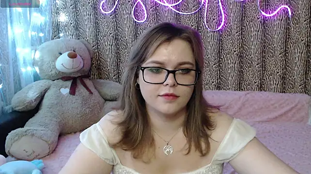 HotJenifferLove - saving money for new outfit