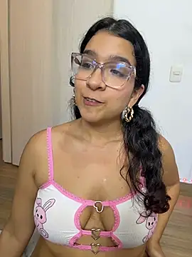 Gia_cutee - open ass in doggy position 😜