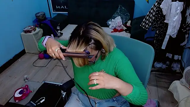 Ohmysqueak - show boobs uwu