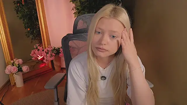 ItsJustGia - tease my titss