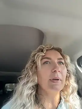 Crazy-Rosa - Hi guys 💋play with my pussy public 💋