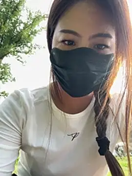 Lynn-156 - 户外刺激，完成目标脱掉上衣