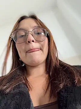 LunaMood - fingers in pussy