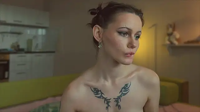 Kate_mikki - Body glistens in oil + dance