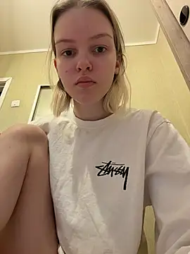 AshleyMur - play with nipple piercing