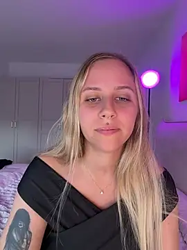 Lunawolf21 - show boobs
